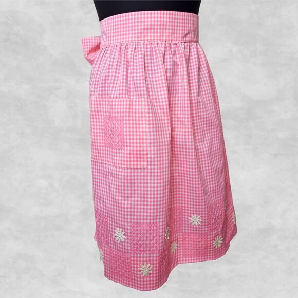Vintage Pink Gingham Apron Hand Smocked Embroidered Daisies Pocket Mid-Length - Picture 1 of 7